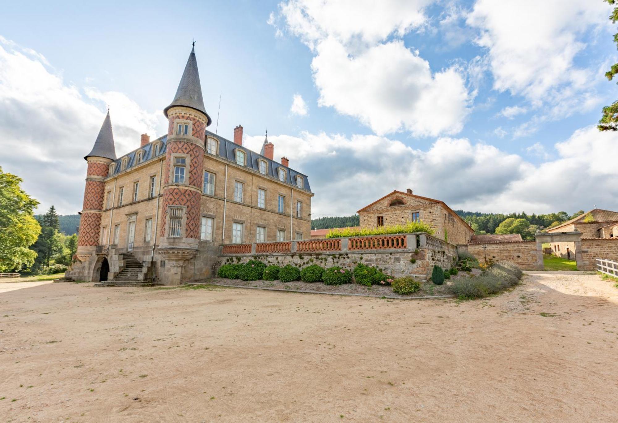 Domaine Et Chateau De Valinches Marols Exterior foto