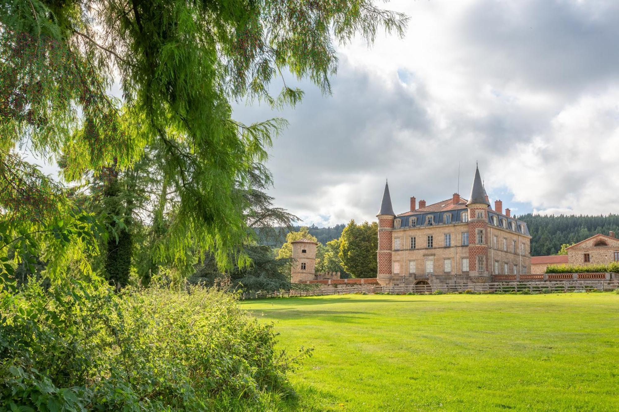 Domaine Et Chateau De Valinches Marols Exterior foto