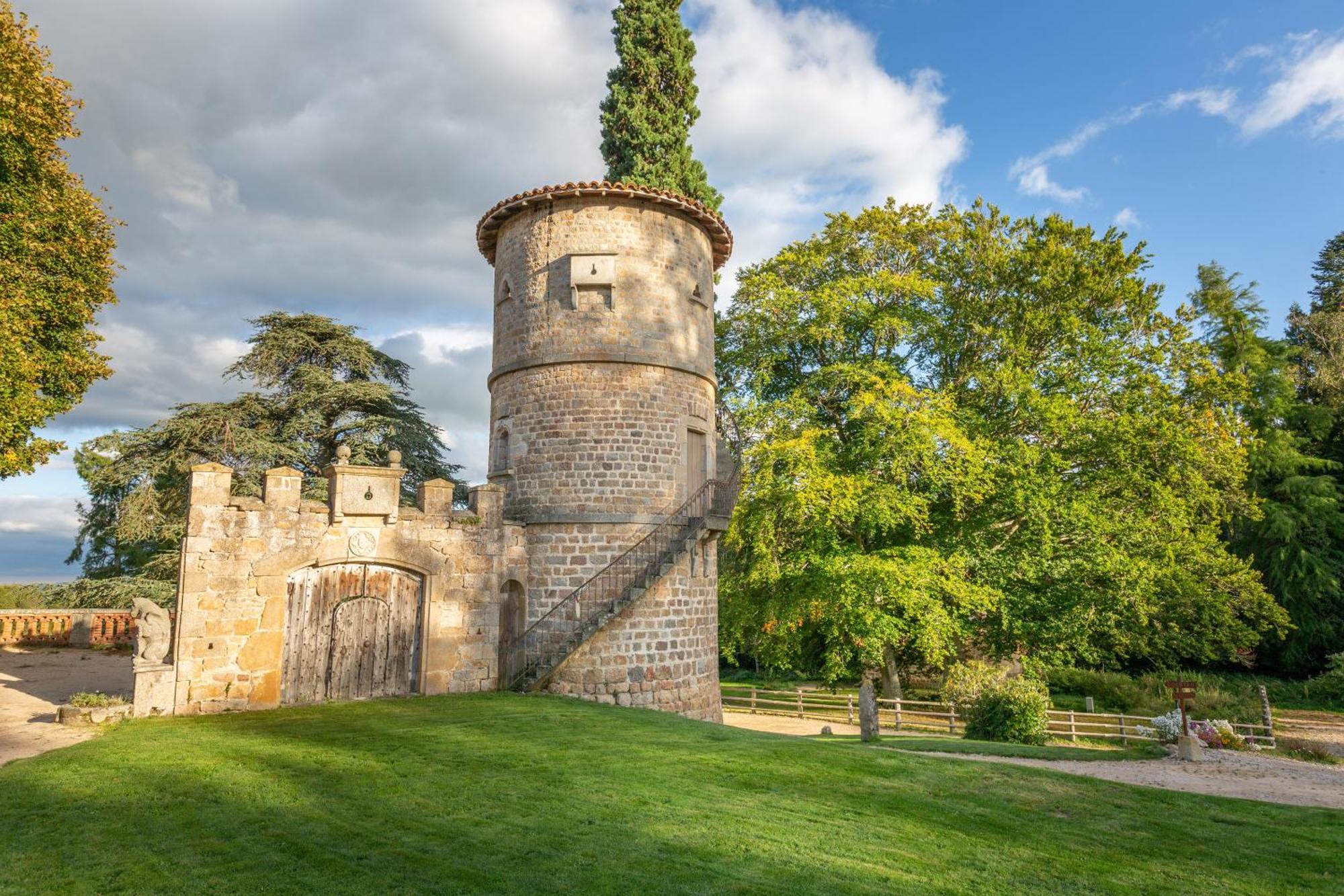 Domaine Et Chateau De Valinches Marols Exterior foto