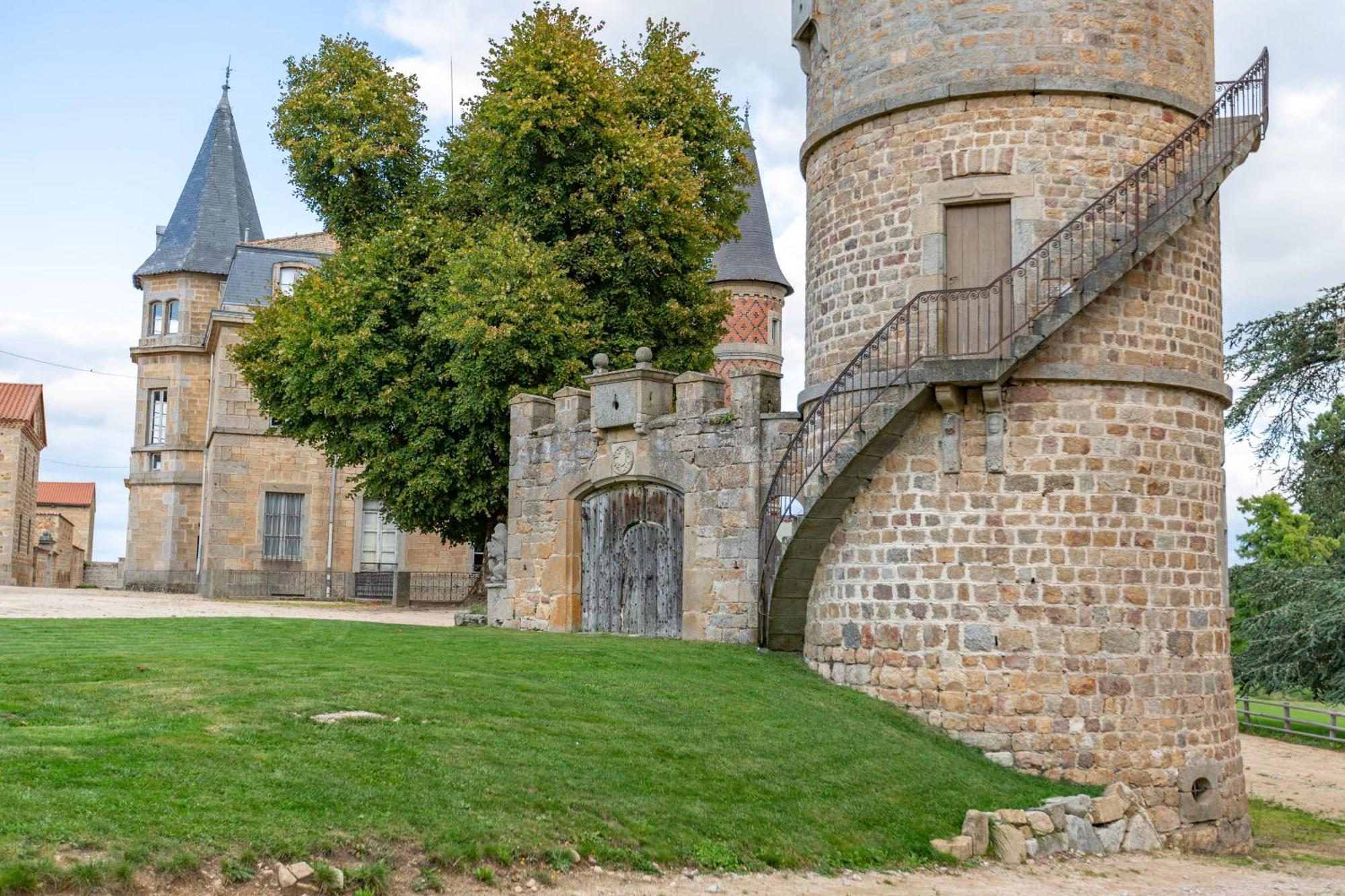 Domaine Et Chateau De Valinches Marols Exterior foto